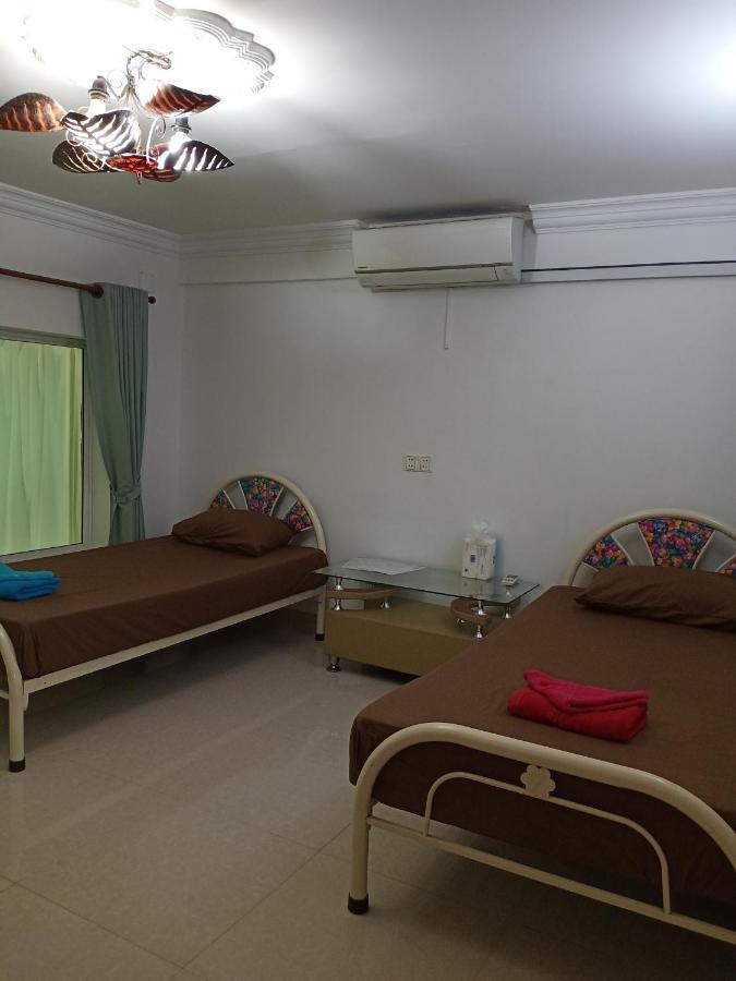 Le Barang Steakhouse & Guesthouse Sihanoukville Exterior photo