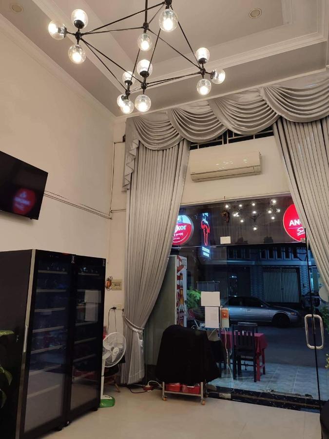 Le Barang Steakhouse & Guesthouse Sihanoukville Exterior photo